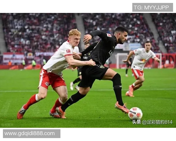 埃因霍温与费耶诺德激战正酣八月四日精彩对决引发球迷热议